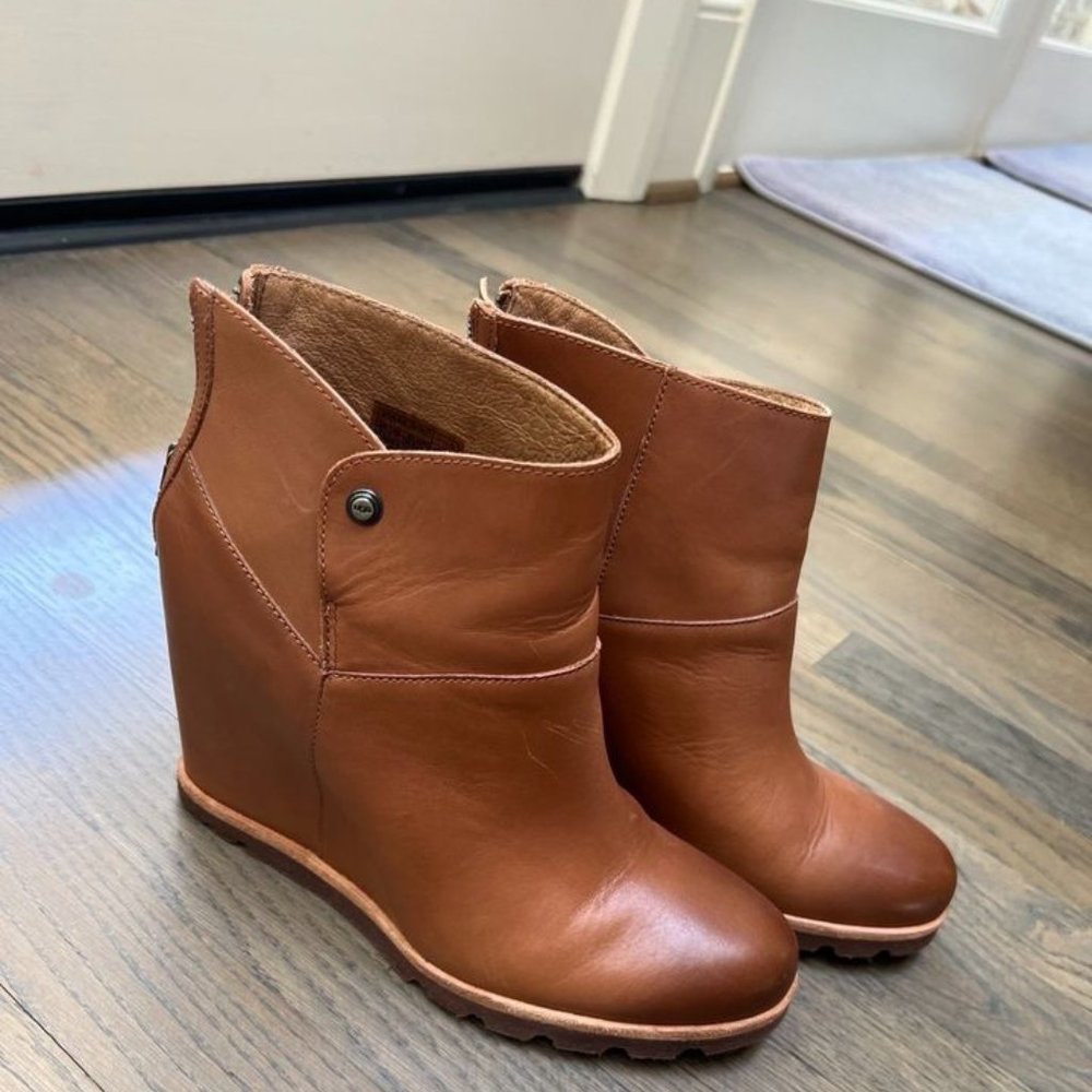 EUC UGG Cognac Brown Leather Wedge Booties